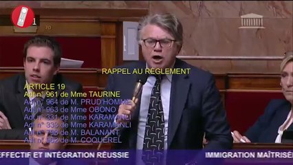 "Trouillard", "Péteux" : Jean-Luc Mélenchon et Gilbert Collard s'écharpent à l'Assemblée Nationale