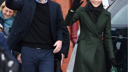 GALA VIDEO – Kate et William amoureux comme au 1er jour, le couple s'autorise un (rare) geste tendre en public