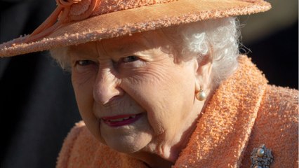 GALA VIDÉO - Pourquoi la reine Elizabeth II n’a pas célébré son 67e anniversaire sur le trône ?