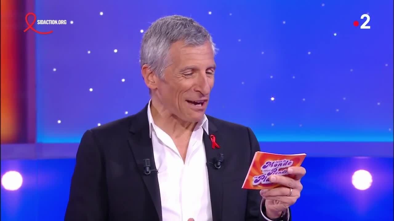 GALA VIDÉO - VIDEO-Quand un candidat embarrasse Nagui en le menaçant d’un geste déplacé