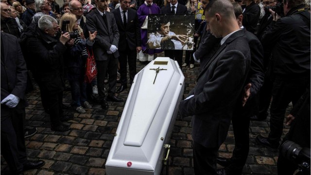 GALA VIDÉO - Eddy Mitchell : son absence remarquée aux obsèques de Dick Rivers