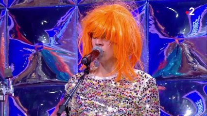 GALA VIDÉO - Quand Nagui et son équipe s’en prennent à Mylène Farmer