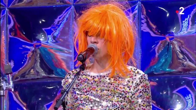 GALA VIDÉO - Quand Nagui et son équipe s’en prennent à Mylène Farmer