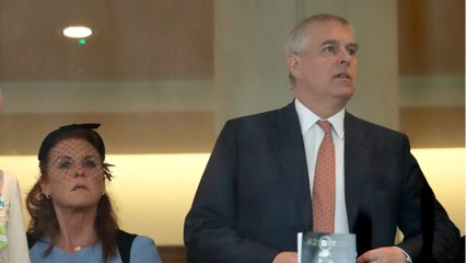 GALA VIDÉO - Le prince Andrew vole au secours de son ex Sarah Ferguson