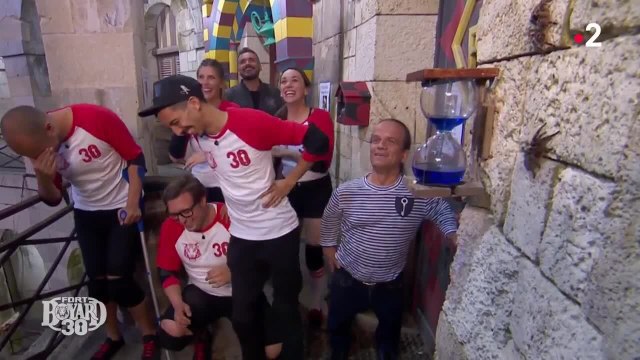 GALA VIDEO - Enorme fou rire pour BigFlo et Oli et leur équipe à Fort Boyard