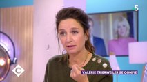 GALA VIDEO - Brigitte Macron réconfortée par Valérie Trierweiler après les attaques sur son physique : “Je sais que tu comprends”