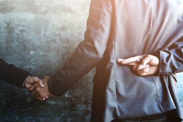 Arnaques aux faux notaires - comment éviter d'être escroqué ?
