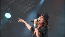 GALA VIDEO : Zazie émue en concert : des fans se demandent en mariage sur scène