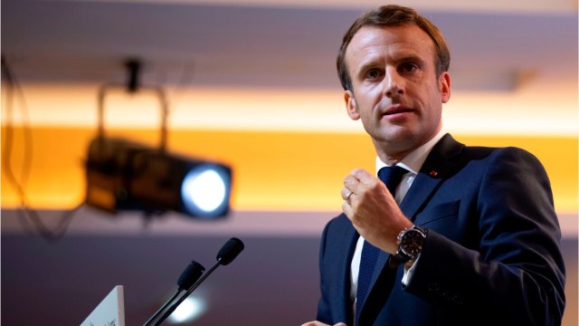 GALA VIDEO - « Répugnant ! : Emmanuel Macron pris à partie lors d'un bain de foule, il reste imperturbable