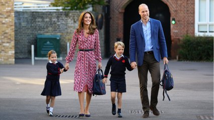 GALA VIDÉO - Pas de rivalité entre le prince George et sa sœur Charlotte : leur père William y fait déjà très attention !