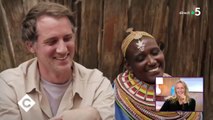 GALA VIDÉO - Quand Estelle Lefébure tente d’expliquer sa vie amoureuse à des femmes au Kenya “j’ai ramé !”