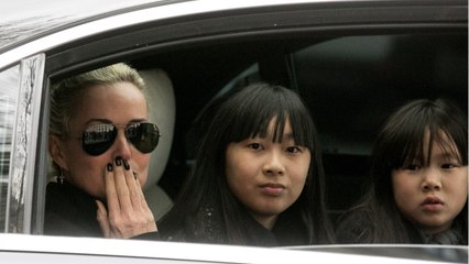 GALA VIDÉO - Joy Hallyday : cette photo de Johnny qui ne la quitte pas