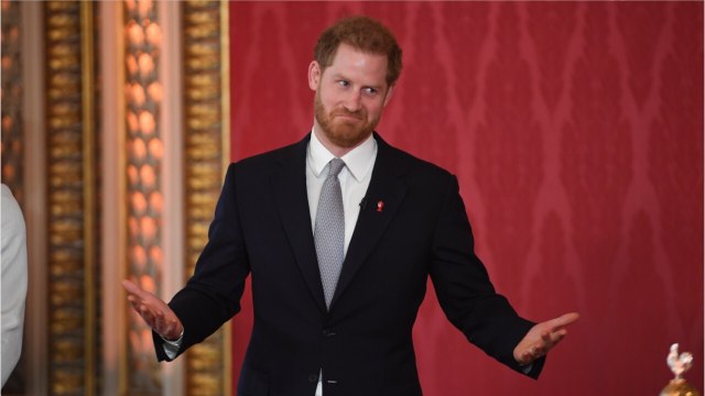 GALA VIDÉO - PHOTO – Le prince Harry, le visage fermé, aperçu pour la première fois depuis le scandale