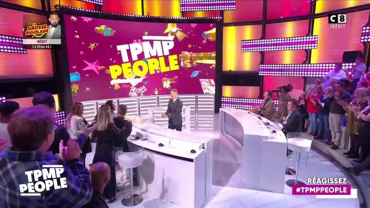 GALA VIDÉO - Rachel Legrain Trapani, très touchée, annonce sa grossesse sur le plateau de TPMP People