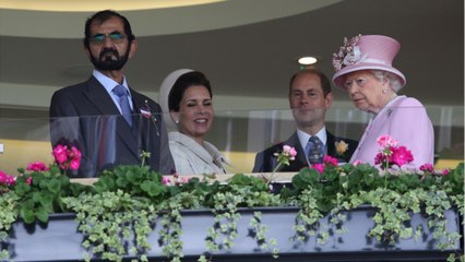 GALA VIDÉO - Elizabeth II obligée de « prendre ses distances " avec un ami bien encombrant