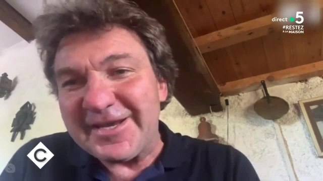 GALA VIDÉO - Michel Cymes pas très chaud pour le French kiss pour les personnes confinées