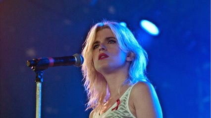 GALA VIDEO - « Ne vous faites pas rembourser vos billets de concerts " : la chanteuse Hollysiz, la soeur de Vincent Cassel, détonne