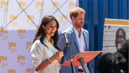 GALA VIDEO - Meghan Markle et Harry fêtent les mamans : comment ils se démarquent de Kate Middleton et William