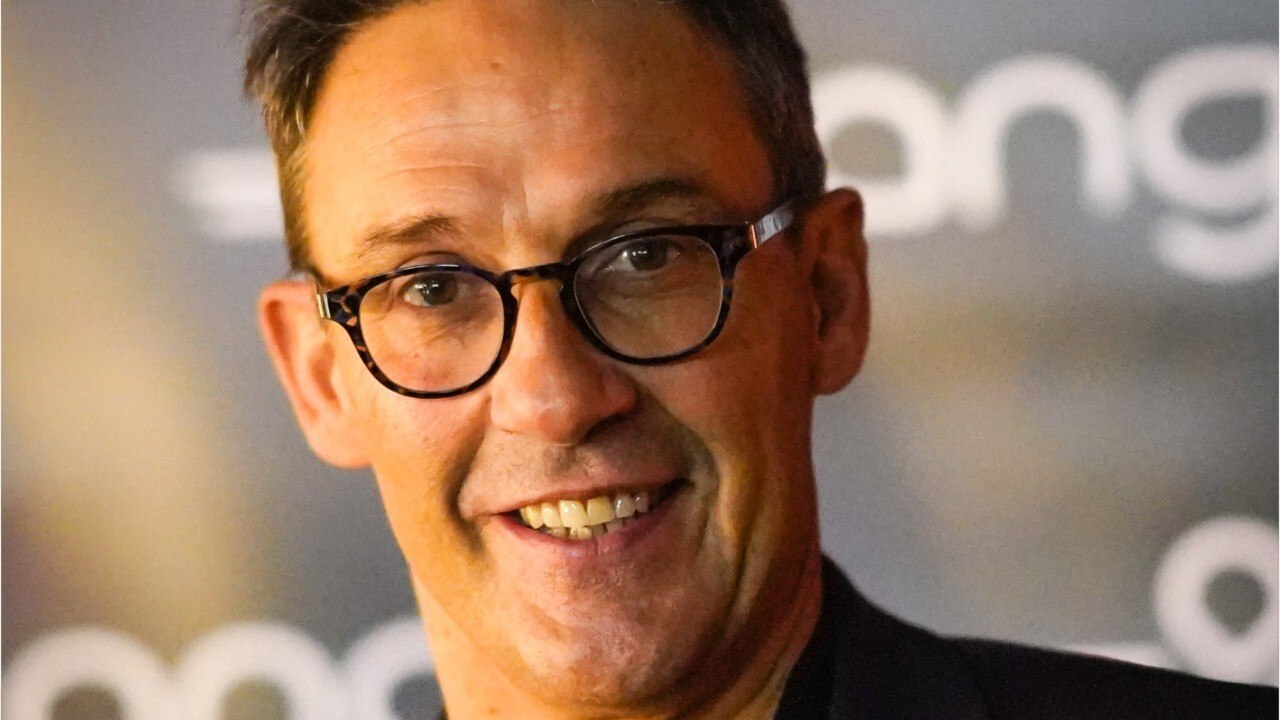 GALA VIDEO - « Ça te fait rire ? " : Julien Courbet ridiculisé par sa fille dans une vidéo hilarante