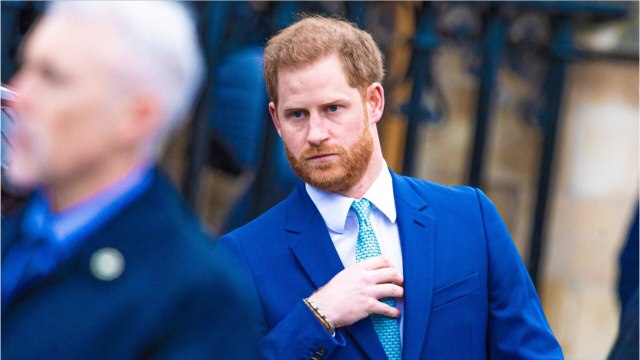 GALA VIDEO - Pourquoi le prince Harry aurait dû revenir à Londres ce week-end