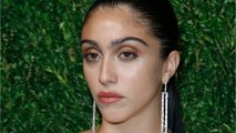 VOICI : PHOTO Lourdes Leon accroupie en string : la fille de Madonna partage un cliché très torride