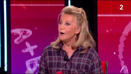 VOICI - Sheila très vexée par Chantal Ladesou qui ENCHAÎNE les boulettes