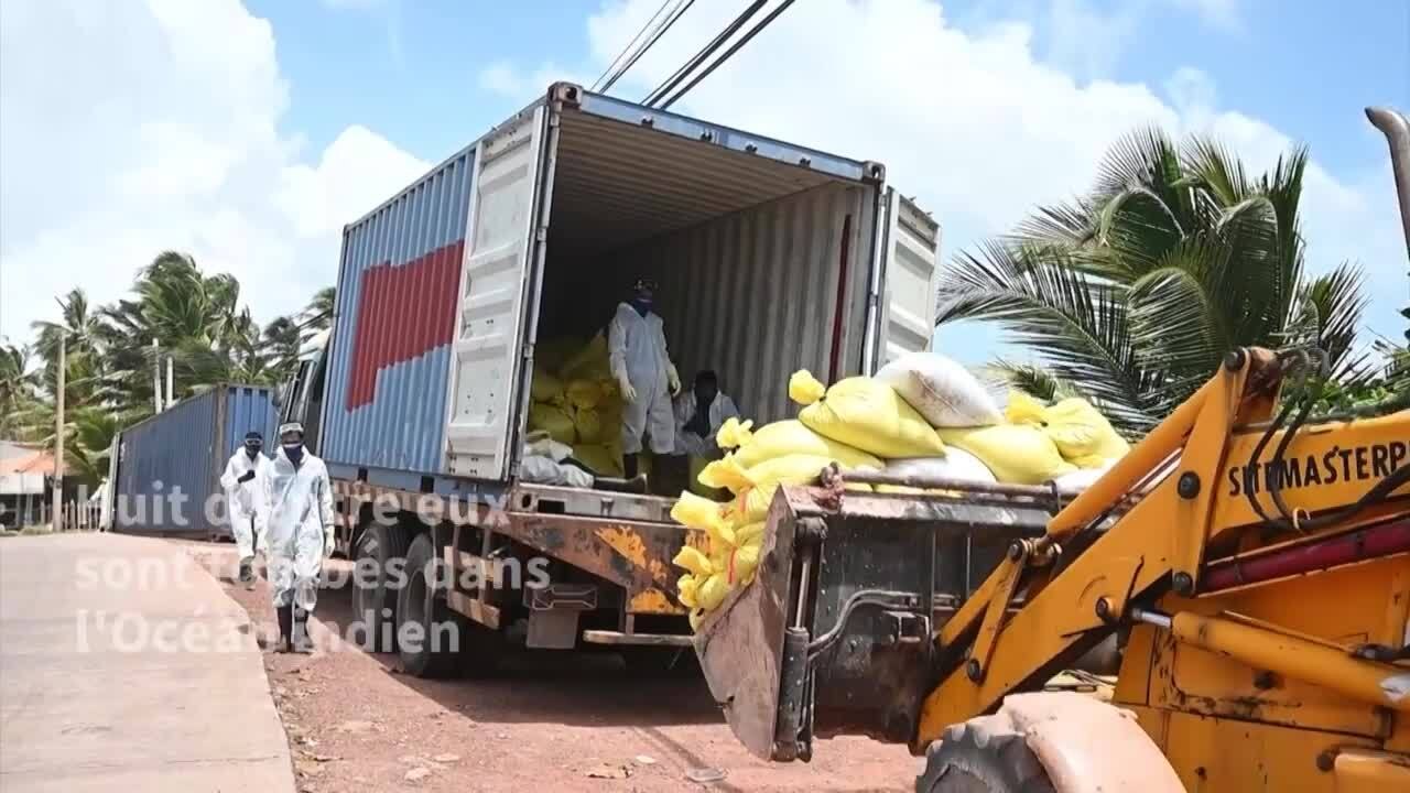 Sri Lanka: le porte-conteneurs incendié "en tra...