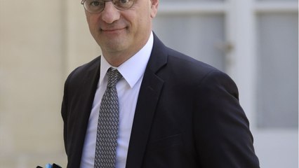 GALA VIDEO - Jean-Michel Blanquer : sa passion étonnante… il aime embrasser les arbres !