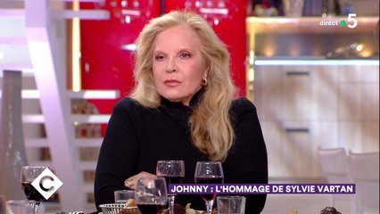 VOICI Sylvie Vartan   ce qui la blesse le plus dans le comportement de Laeticia Hallyday