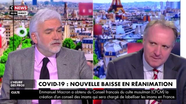 GALA VIDÉO - « Faites attention avec ce complotisme » : Pascal Praud fait la leçon à un de ses chroniqueurs