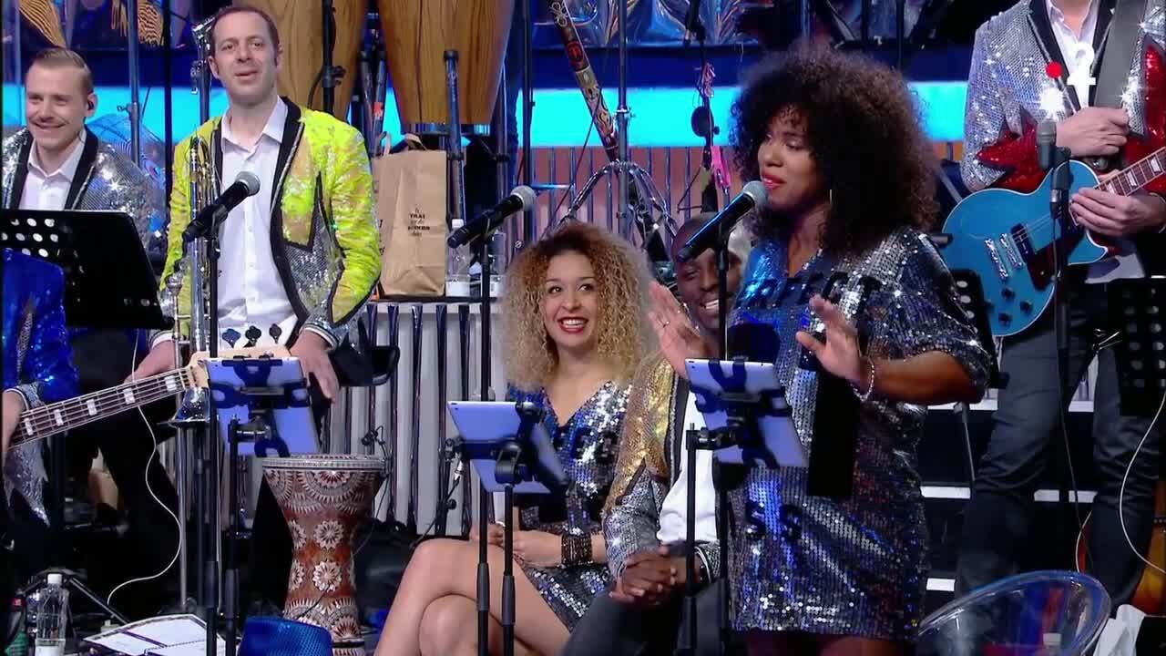 VOICI N'oubliez pas les paroles : la choriste Nathalie révèle le sexe de son bébé