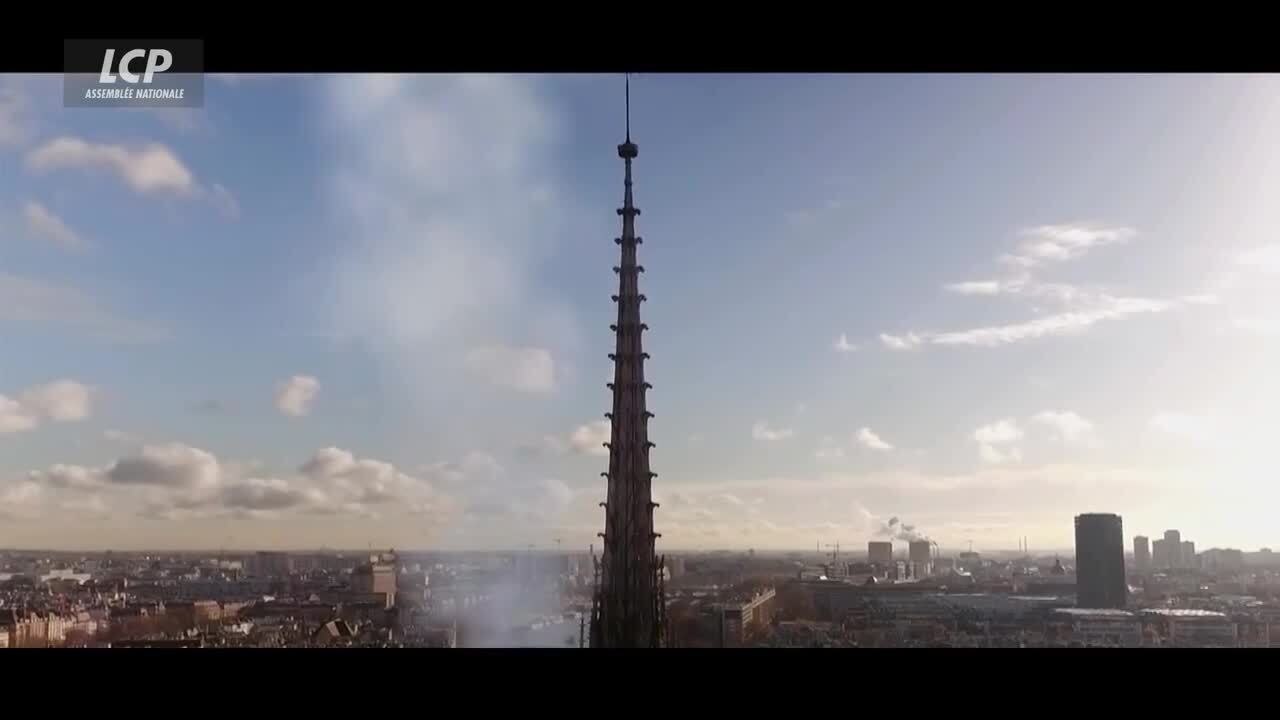 GALA VIDEO - "Notre Dame ne peut pas brûler" : comment Anne Hidalgo a réagi lors de l'incendie