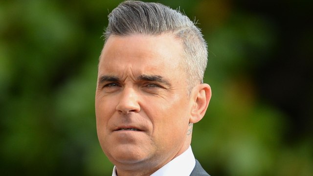 VOICI Robbie Williams multiplie les provocations contre son voisin Jimmy Page et récolte une plainte