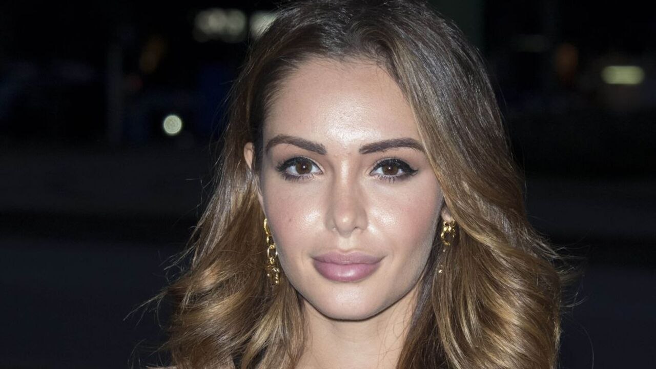 VOICI Nabilla Nue Dans Un Bain Moussant, Elle Fait Grimper La Température