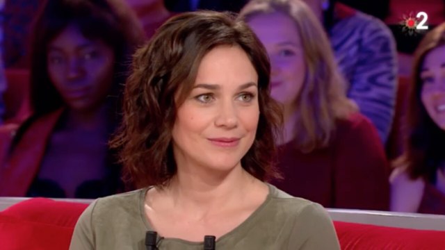 VOICI Nathalie Péchalat TRÈS embarrassée par une question sur son mariage avec Jean Dujardin