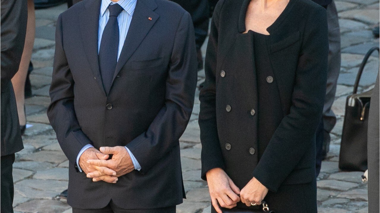 VOICI Carla Bruni et Nicolas Sarkozy : un proche dévoile les conversations téléphoniques du couple