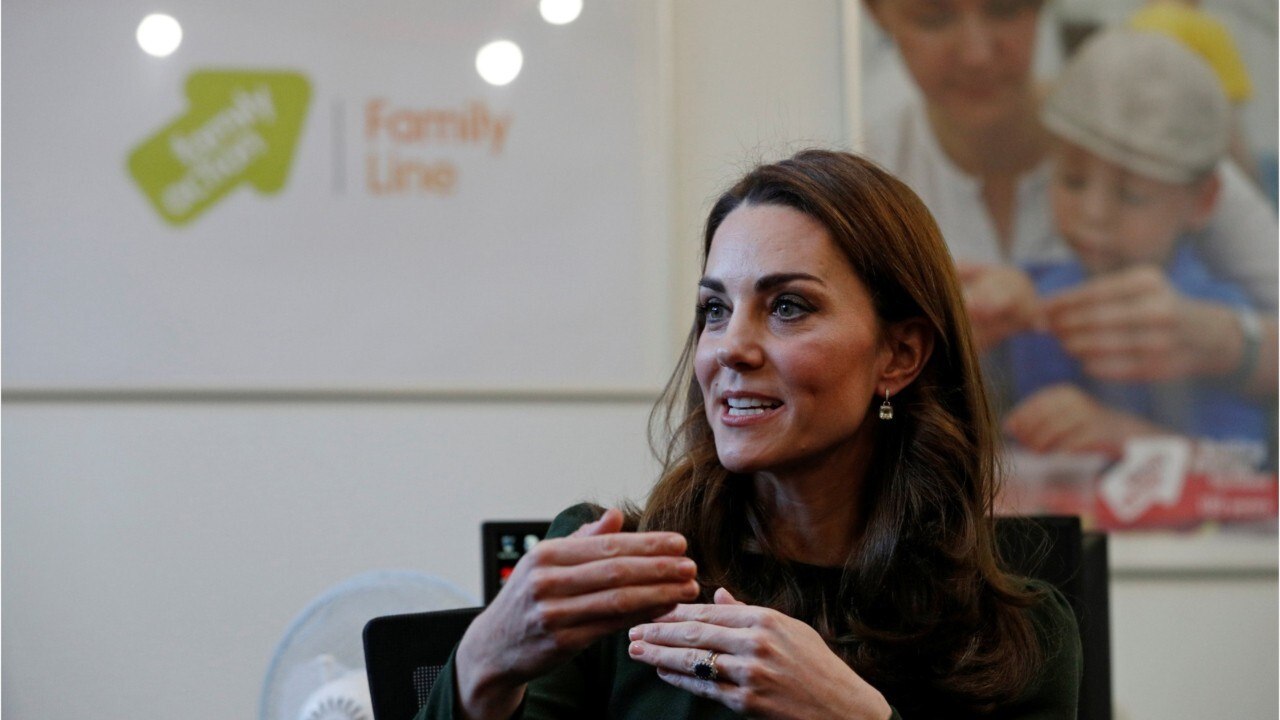VOICI - Kate Middleton débordée : ses confidences sur sa difficulté à élever trois enfants