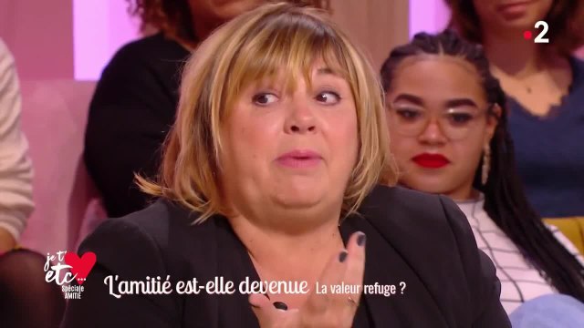 VOICI - Arielle Dombasle fait de surprenantes confidences sur ses penchants sexuels