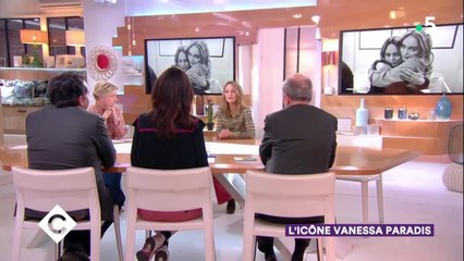 VOICI - Vanessa Paradis très émue face à la déclaration d'amour de sa fille dans C à Vous