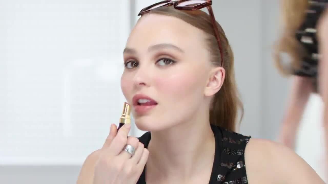 Lily-Rose DEPP - Face of the new ROUGE COCO FLASH ad campaign.