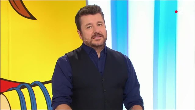 VOICI - Les Z'amours : Bruno Guillon amusé par un candidat qui s'est retrouvé malgré lui dans un film érotique