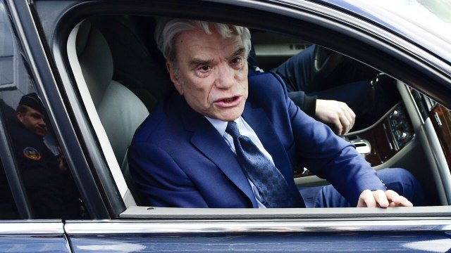 VOICI Bernard Tapie risque 5 ans de prison ferme : sera-t-il incarcéré malgré son cancer ?