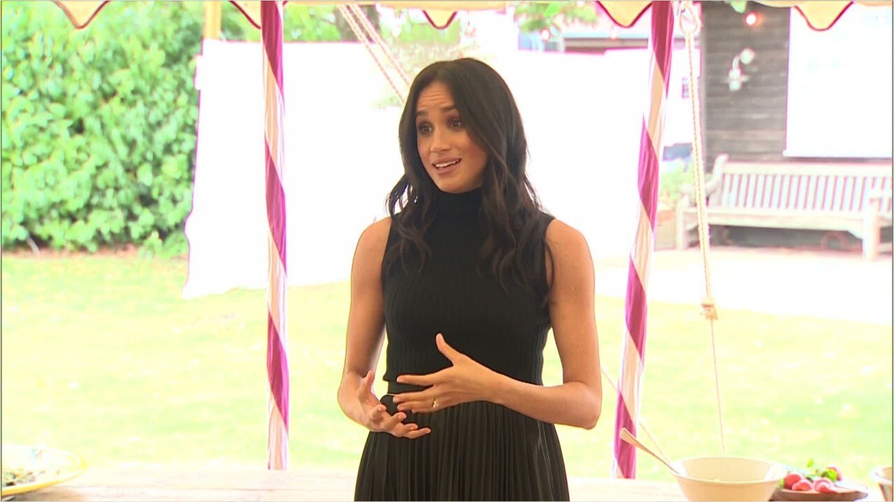 VOICI Priyanka Chopra fâchée avec Meghan Markle ? Elle vole pourtant à son secours