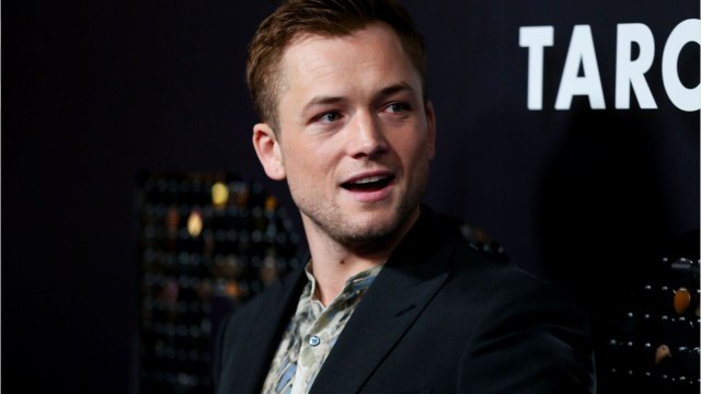 VOICI - Taron Egerton révèle les petites manies d’Elton John, qui lui envoie des emails tous les jours