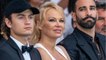 VOICI - Pamela Anderson rayonnante aux côtés de son fils et de son chéri Adil Rami