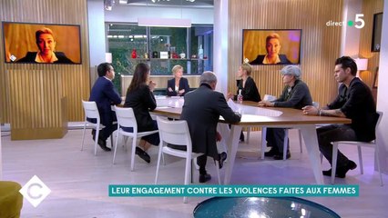 GALA VIDÉO - "Des mesurettes" : Julie Gayet tacle Emmanuel Macron