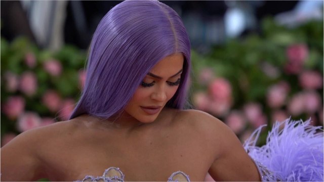 VOICI Kylie Jenner dévoile le dressing de sa fille Stormi et c’est impressionnant