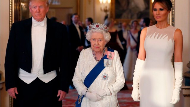 VOICI Donald Trump en visite chez la reine Elizabeth : cette énorme bourde que Melania lui a évité