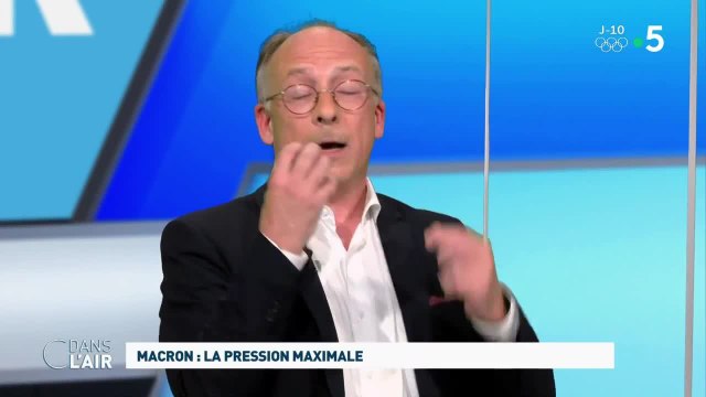 VIDÉO - Son avenir politique est terminé : Emmanuel Macron mis en garde