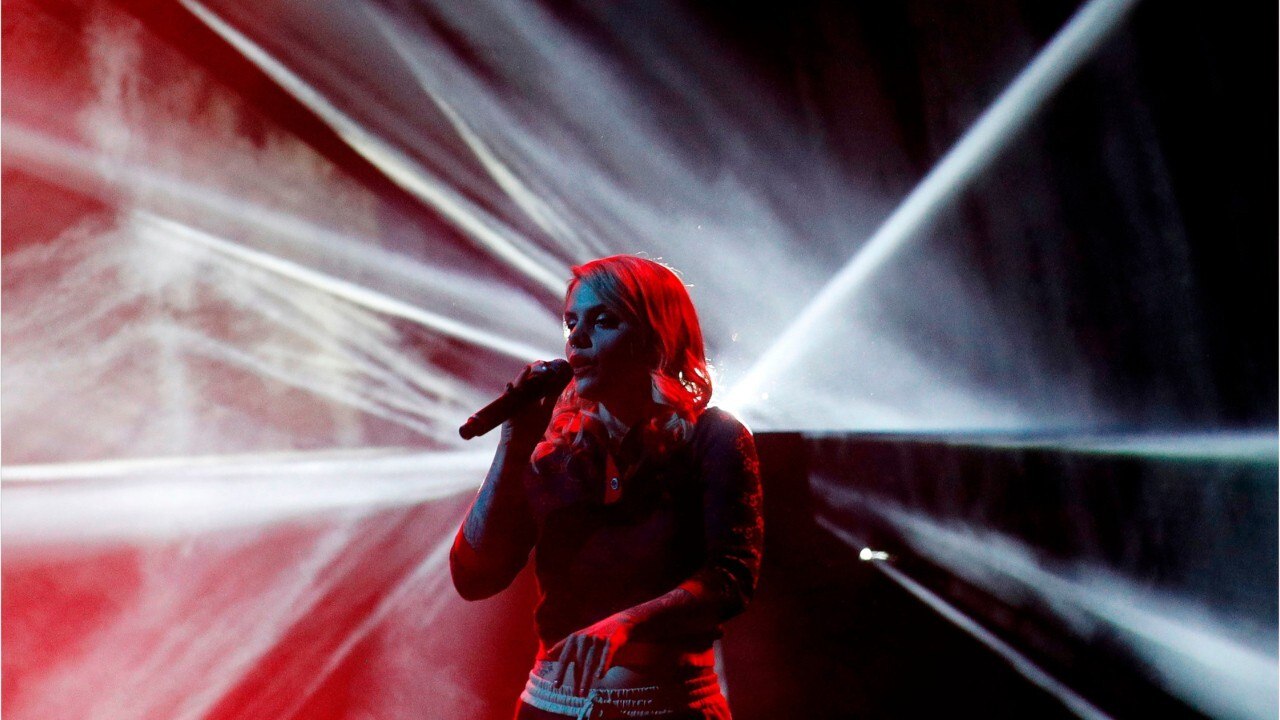 VOICI Cœur de pirate : ces demandes déplacées qu'elle a reçues après son coming-out